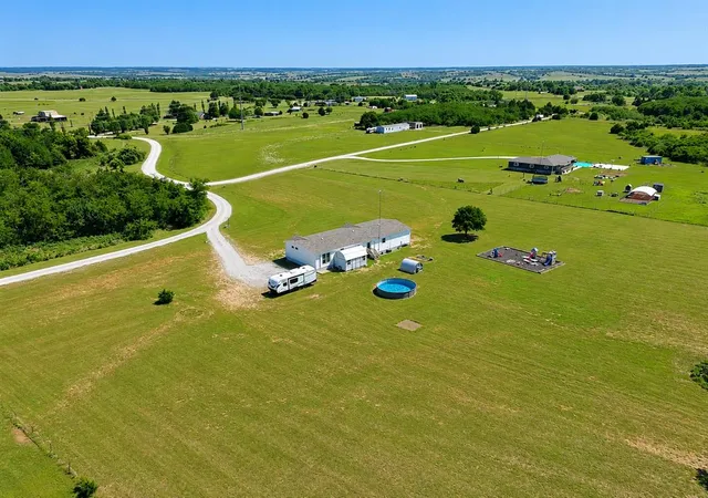 3rd image of 541 County Road 1428, Ninnekah, OK 73067 | MLS# 1231064
