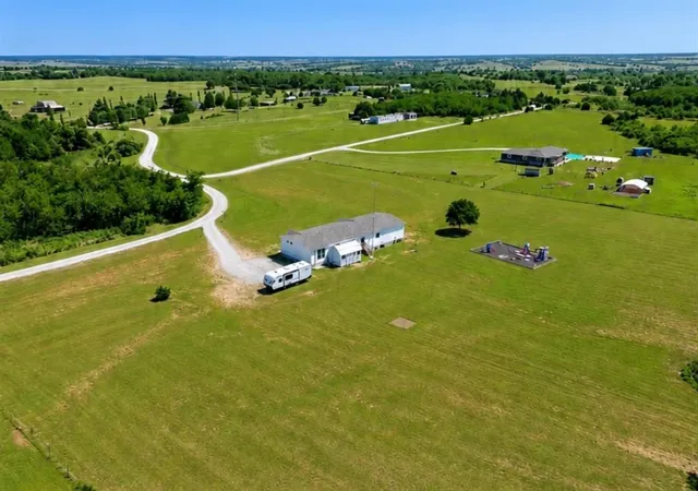 Photo 3 of Single family home for sale at 541 County Rd 1428, Ninnekah, OK 73067 | MLS# 1231064 | Listing updated on 2026-09-16