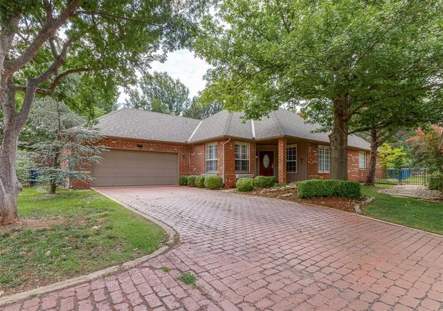 1st image of 3916 Prairie Hill Ct, Edmond, OK 73003 | MLS# 1231086