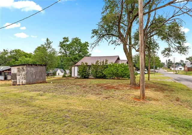 Photo 2 of Sale Pending at 435 N Hunt Ave, Hydro, OK 73048 | MLS# 1231090 | Listing updated on 2026-09-14