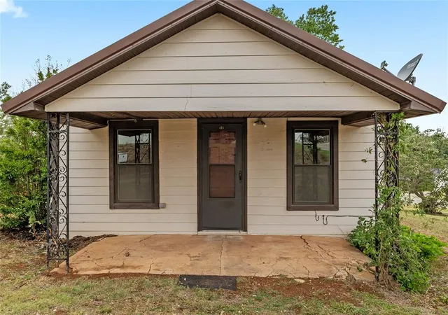 Photo 3 of Sale Pending at 435 N Hunt Ave, Hydro, OK 73048 | MLS# 1231090 | Listing updated on 2026-09-14
