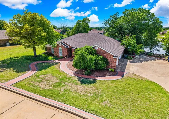 3rd image of 2102 Lakewood, Chickasha, OK 73018 | MLS# 1231106