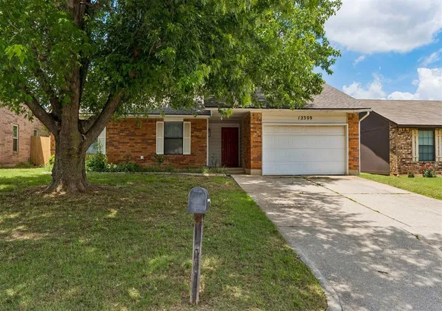 Homes for sale in Yukon, OK | 12309 Rockgate Dr, Yukon, OK 73099 | MLS# 1231156