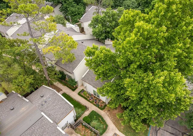 image of 800 Cardinal Creek Blvd, Norman, OK 73072