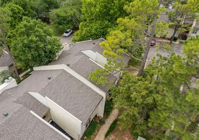image of 800 Cardinal Creek Blvd, Norman, OK 73072