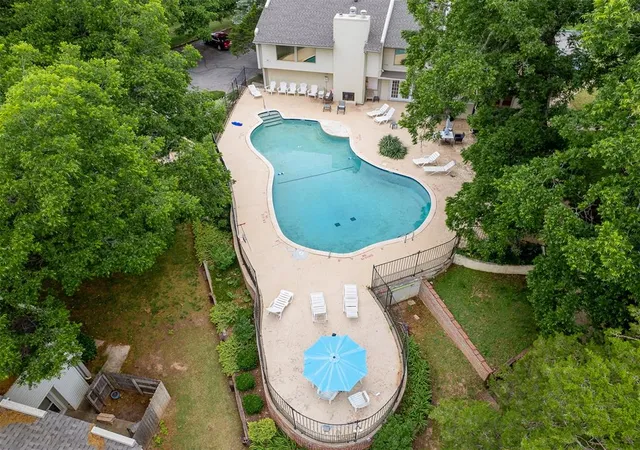 image of 800 Cardinal Creek Blvd, Norman, OK 73072