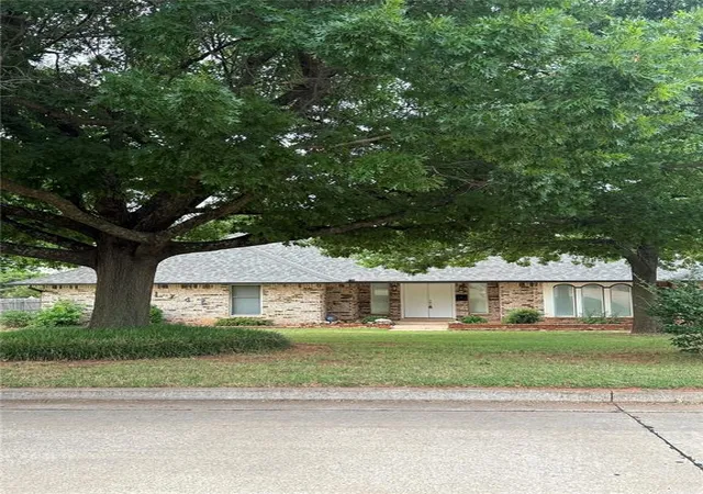1st image of 1746 W David Dr, Mustang, OK 73064 | MLS# 1231239