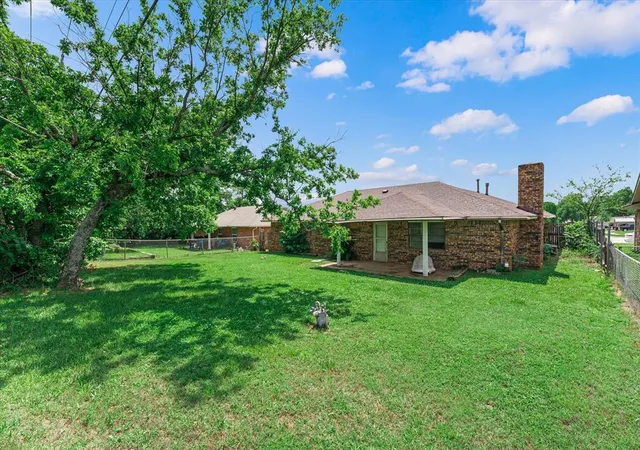 27th image of 2012 E Hills Dr, Moore, OK 73160 | MLS# 1231258