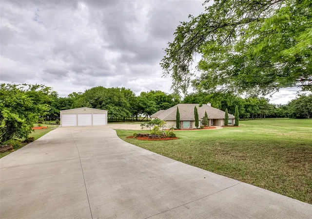 Homes for sale in Eufaula, OK | 47 Falcon Nest Rd, Eufaula, OK 74432 | MLS# 1231264