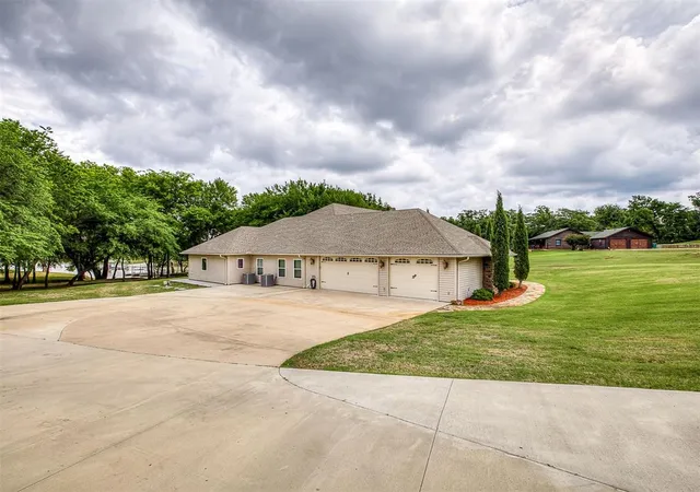 Homes for sale in Eufaula, OK | 47 Falcon Nest Rd, Eufaula, OK 74432 | MLS# 1231264