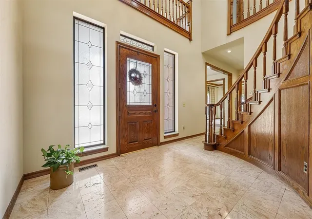 3rd image of 425 Country Club Dr, Edmond, OK 73025 | MLS# 1231276