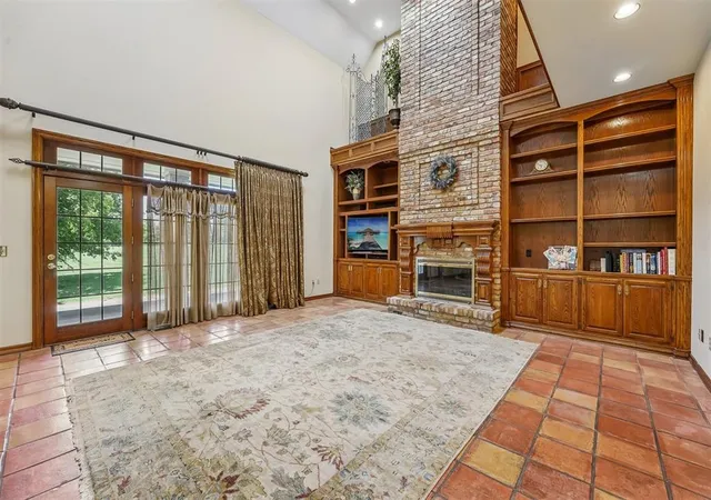 5th image of 425 Country Club Dr, Edmond, OK 73025 | MLS# 1231276