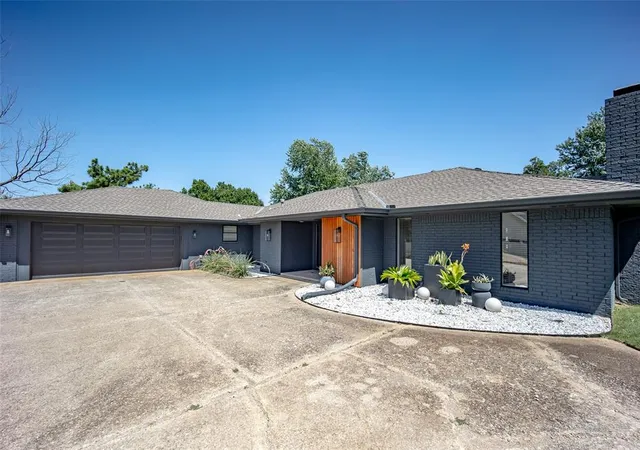 2nd image of 13216 Inverness Ave, Oklahoma City, OK 73120 | MLS# 1231285