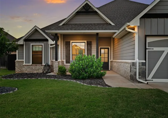 Photo 3 of Sale Pending at 15609 Fountain Crk Ln, Edmond, OK 73013 | MLS# 1231287 | Listing updated on 2026-09-03