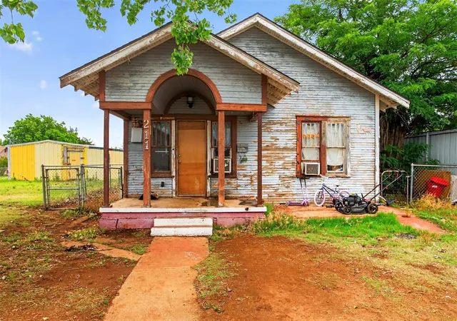 Homes for sale in Cordell, OK | 211 N Market St, Cordell, OK 73632 | MLS# 1231293