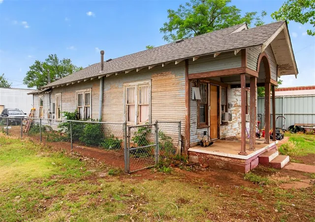 Homes for sale in Cordell, OK | 211 N Market St, Cordell, OK 73632 | MLS# 1231293