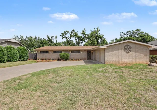 2nd image of 2421 Nw 59th St, Oklahoma City, OK 73112 | MLS# 1231311