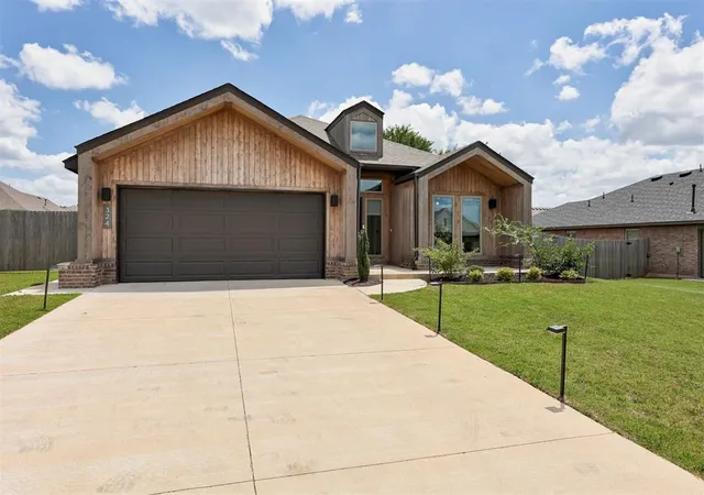 Homes for sale in Blanchard, OK | 324 Megan Ct, Blanchard, OK 73010 | MLS# 1231318