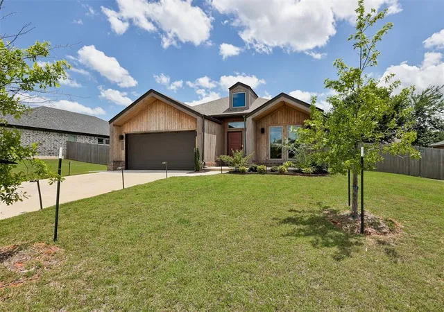 Homes for sale in Blanchard, OK | 324 Megan Ct, Blanchard, OK 73010 | MLS# 1231318