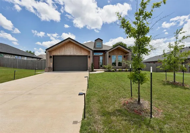 Homes for sale in Blanchard, OK | 324 Megan Ct, Blanchard, OK 73010 | MLS# 1231318
