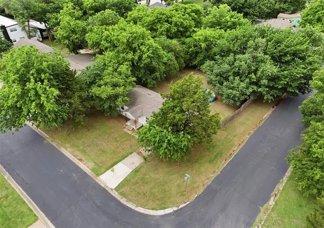 image of 702 Tollie Dr, Norman, OK 73071 | MLS# 1231323
