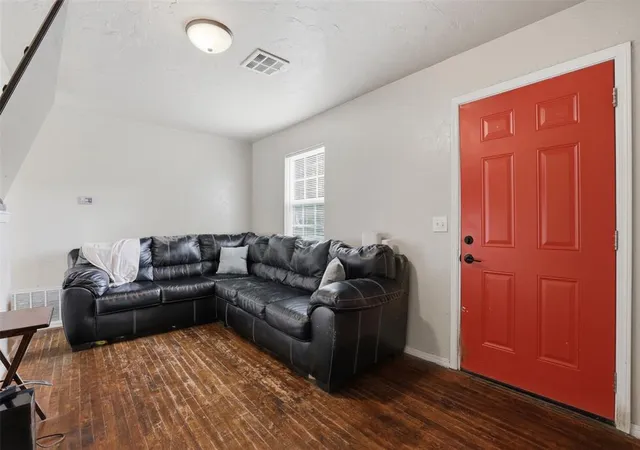 image of 702 Tollie Dr, Norman, OK 73071 | MLS# 1231323