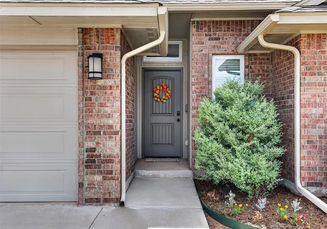 Photo 4 of Single family home for sale at 940 S Appaloosa Ln, Mustang, OK 73064 | MLS# 1231336 | Listing updated on 2026-09-02