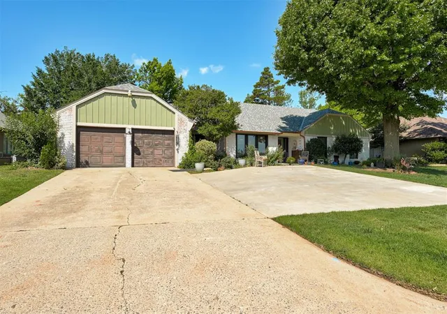 3rd image of 12801 Green Valley Dr, Oklahoma City, OK 73120 | MLS# 1231345