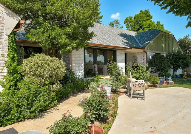 4th image of 12801 Green Valley Dr, Oklahoma City, OK 73120 | MLS# 1231345