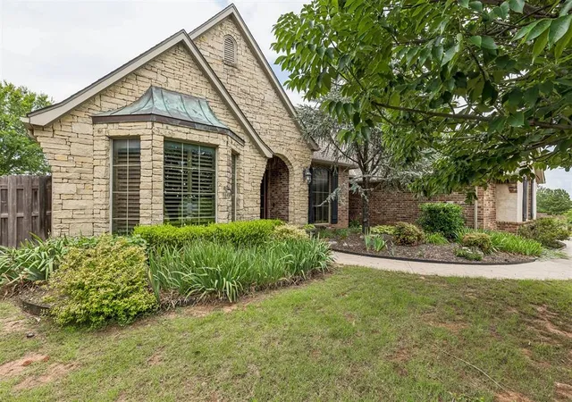 Photo 3 of Single family home for sale at 2901 Alyssum Ct, Edmond, OK 73034 | MLS# 1231360 | Listing updated on 2026-08-04