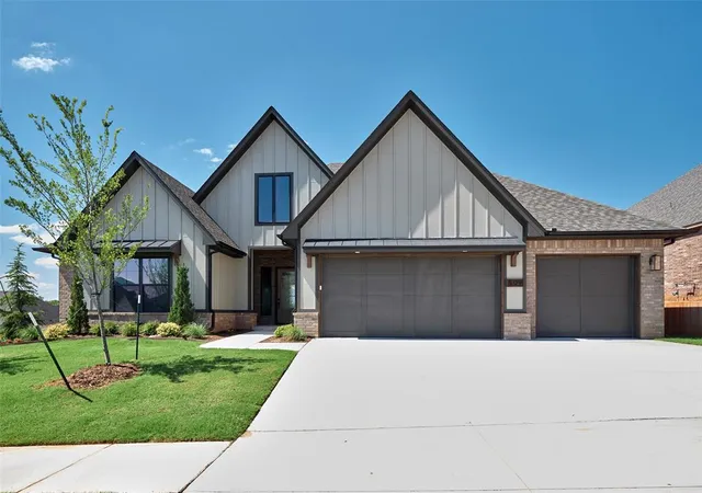 Single family home for sale at 509 Rapids Way, Norman, OK 73071 | MLS# 1231377