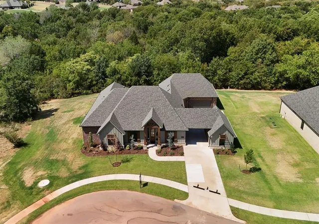 Photo 4 of Single family home for sale at 3310 Sunset Ridge Dr, Norman, OK 73071 | MLS# 1231404 | Listing updated on 2026-09-29