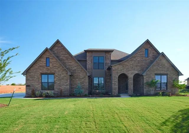 Photo 3 of Single family home for sale at 1808 Maplewood Ln, Norman, OK 73071 | MLS# 1231411 | Listing updated on 2026-09-29