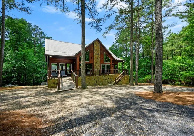 Photo 3 of Single family home for sale at 207 Lonely Maple Trl, Broken Bow, OK 74728 | MLS# 1231453 | Listing updated on 2026-10-09