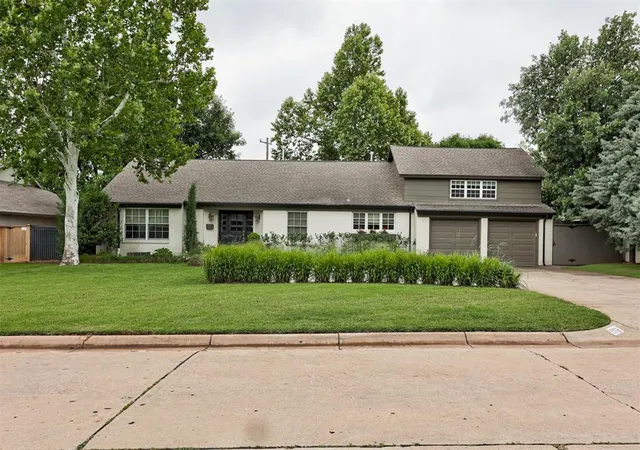 Homes for sale in Nichols Hills, OK | 1118 Glenwood Ave, Nichols Hills, OK 73116 | MLS# 1231457