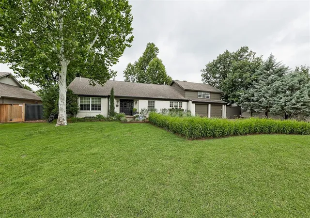 Homes for sale in Nichols Hills, OK | 1118 Glenwood Ave, Nichols Hills, OK 73116 | MLS# 1231457