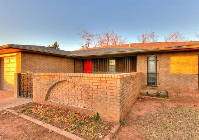 2nd image of 319 Nw 81st St, Oklahoma City, OK 73114 | MLS# 1231469