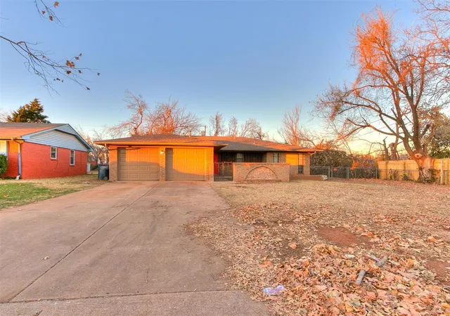3rd image of 319 Nw 81St St, Oklahoma City, OK 73114 | MLS# 1231469