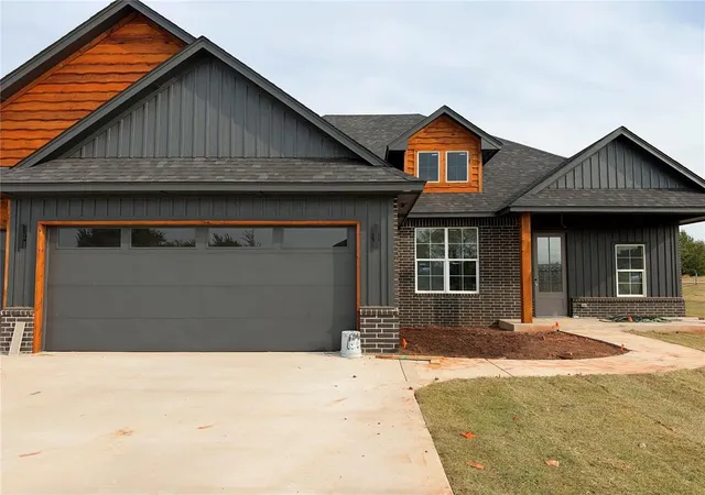 Single family home for sale at 1578 Sunset Run, Guthrie, OK 73044 | MLS# 1231490