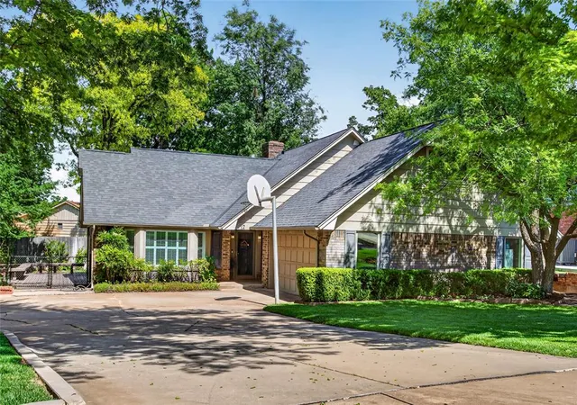 1st image of 712 East Dr, Edmond, OK 73034 | MLS# 1231511
