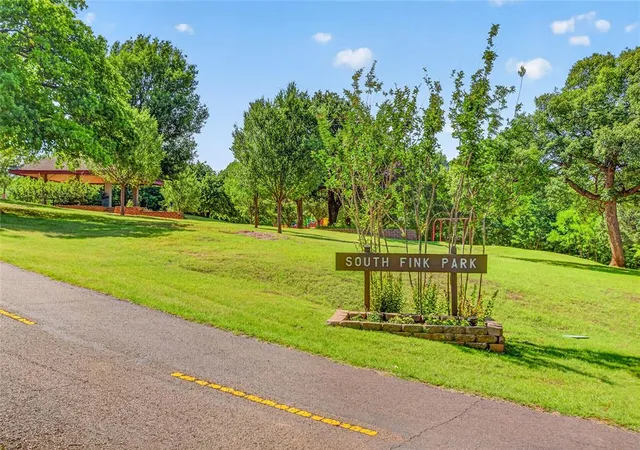 43rd image of 712 East Dr, Edmond, OK 73034 | MLS# 1231511