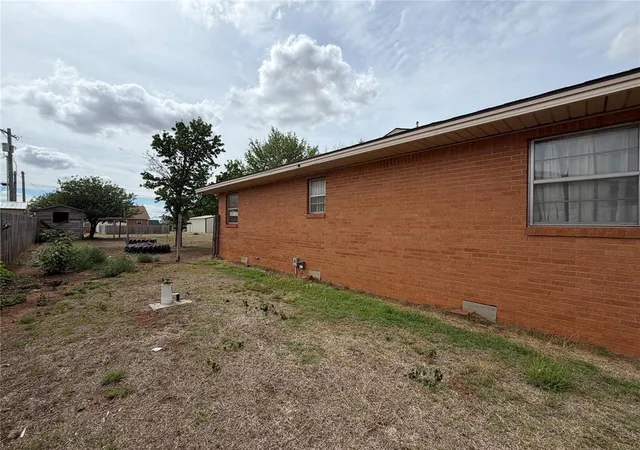Homes for sale in Sentinel, OK | 210 S 6th St, Sentinel, OK 73664 | MLS# 1231519