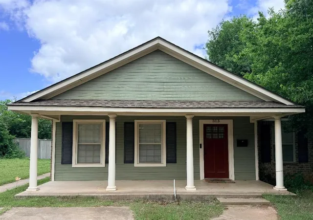Photo 1 of Single family home for sale at 313 E Clegern Ave, Edmond, OK 73034 | MLS# 1231536 | Listing updated on 2026-09-02