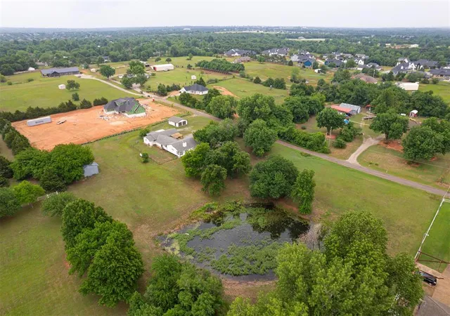 1st image of 511 Highland Hills Dr, Edmond, OK 73034 | MLS# 1231540