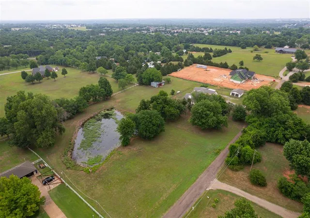 50th image of 511 Highland Hills Dr, Edmond, OK 73034 | MLS# 1231540