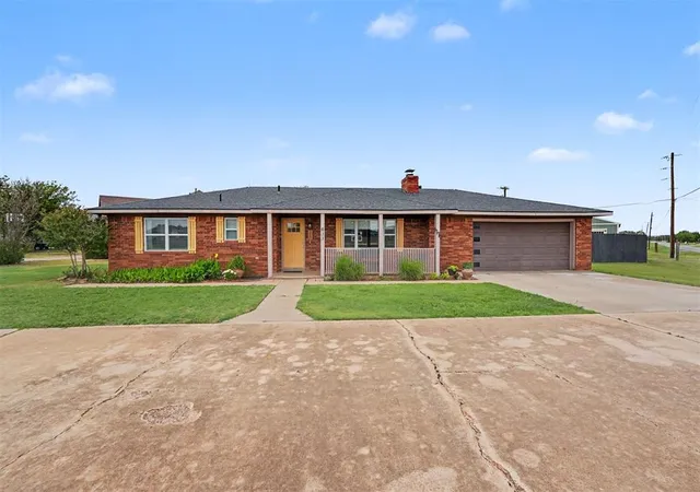 Homes for sale in Sayre, OK | 633 E Benton Ave, Sayre, OK 73662 | MLS# 1231553