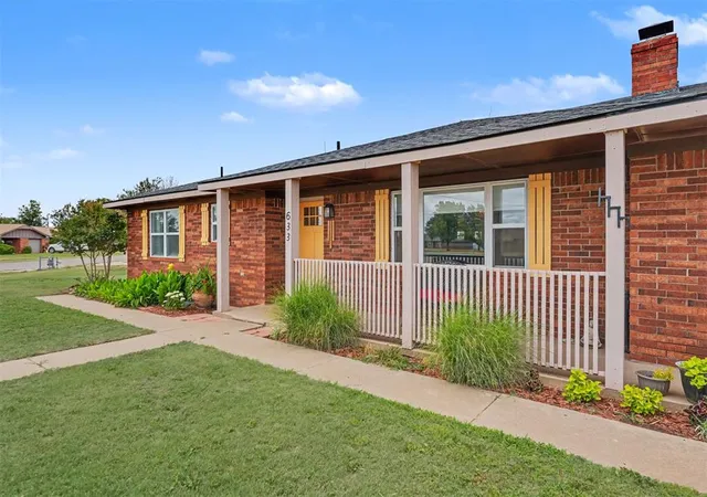 Homes for sale in Sayre, OK | 633 E Benton Ave, Sayre, OK 73662 | MLS# 1231553