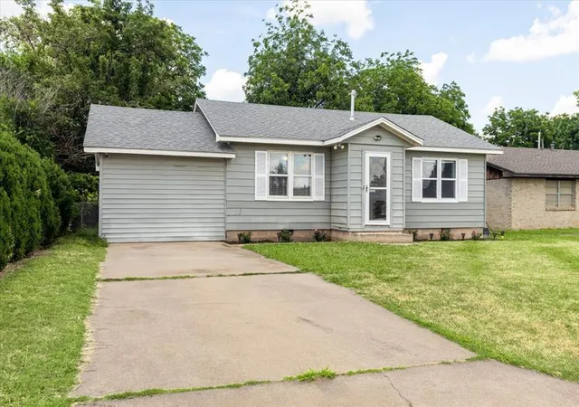 Homes for sale in Lawton, OK | 6211 Nw Cherry Ave, Lawton, OK 73505 | MLS# 1231593