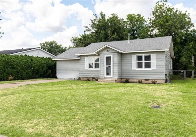 Homes for sale in Lawton, OK | 6211 Nw Cherry Ave, Lawton, OK 73505 | MLS# 1231593