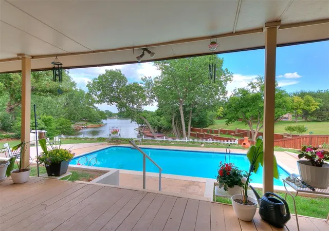 1st image of 10208 Westlake Dr, Oklahoma City, OK 73162 | MLS# 1231608